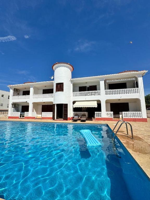 Apartment Tres Palmeras with pool — photo 1