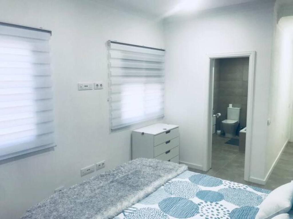 Modern Renovated 2 Bdrm - Las Canteras photo 3