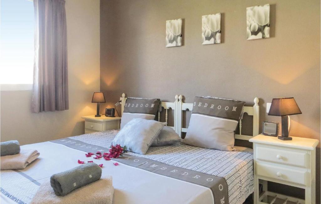 Gorgeous Apartment In Torrevieja photo 2