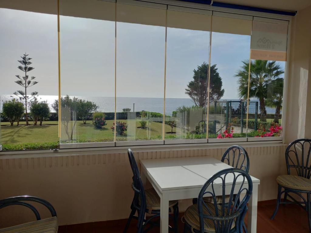 Seafront Garden and Sea views — photo 1