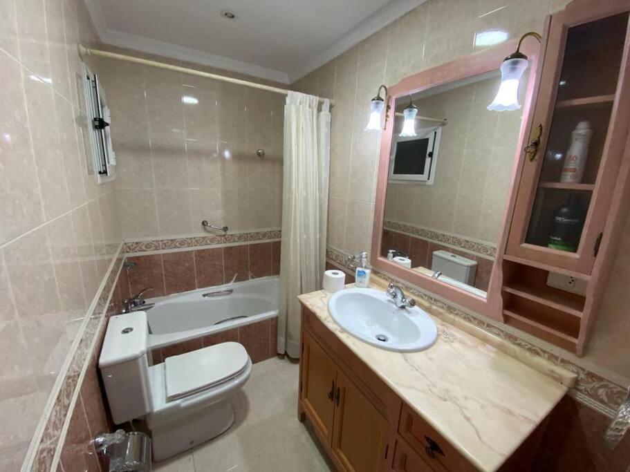 Sand & Sun - 2 Bedrooms Apartment 50m beach photo 3