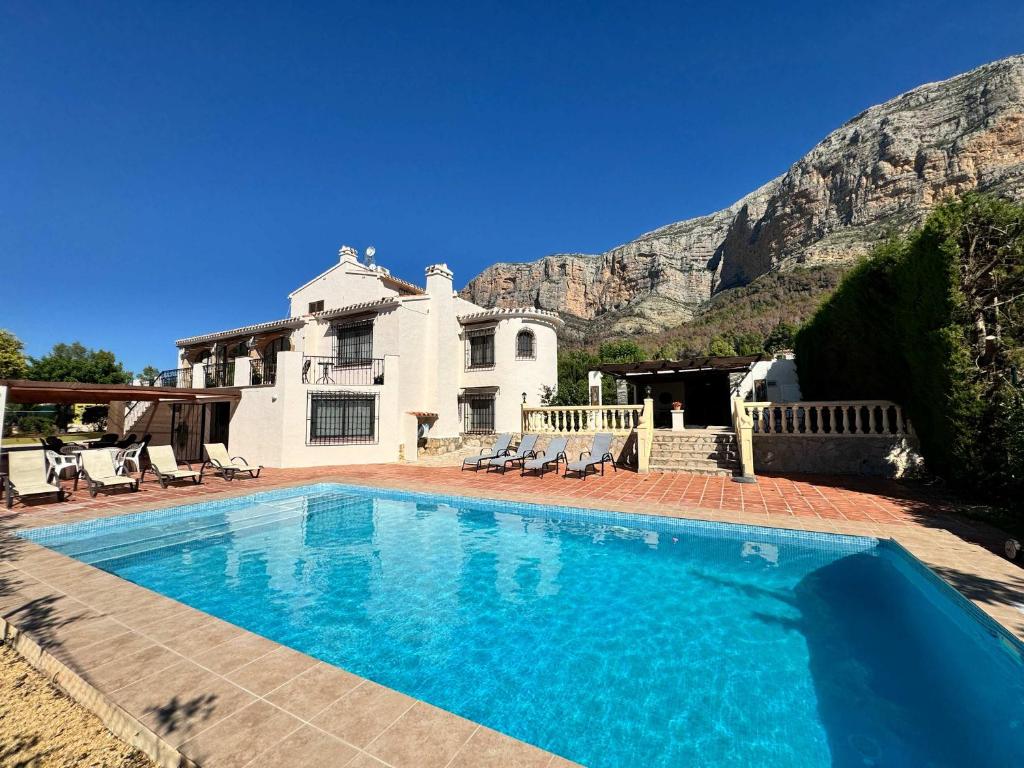Spacious holiday home with private pool photo 2