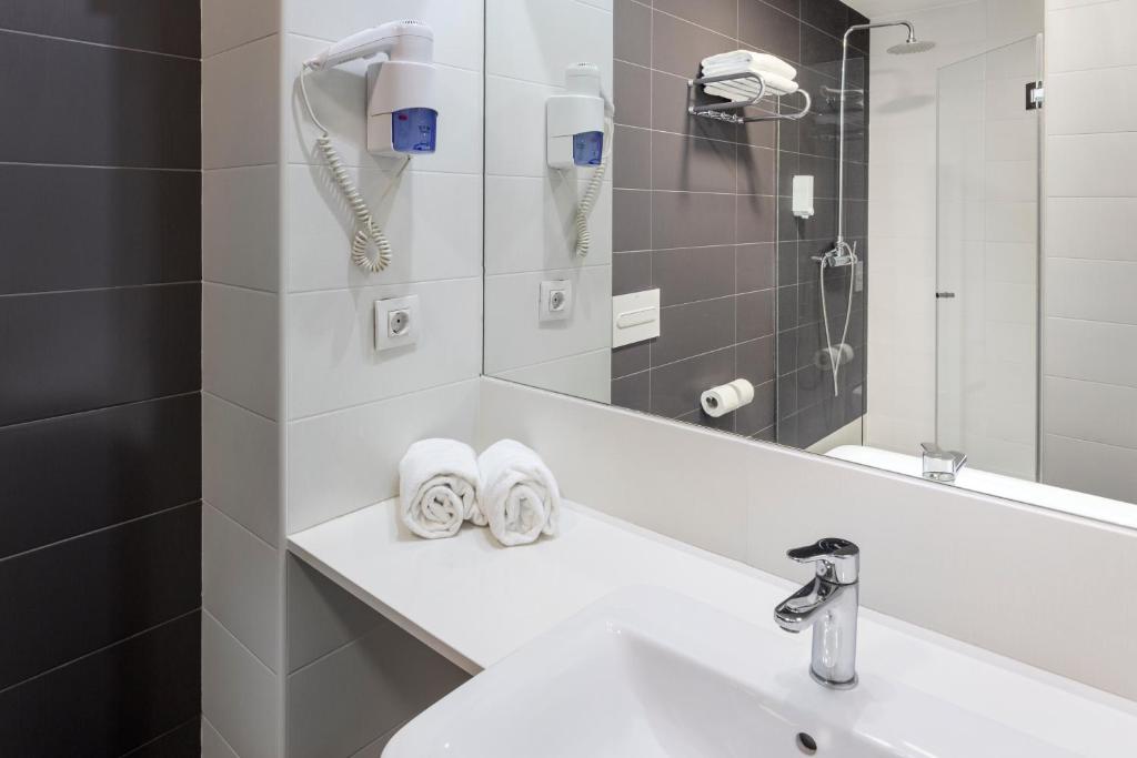 B&B HOTEL Barcelona Viladecans photo 3