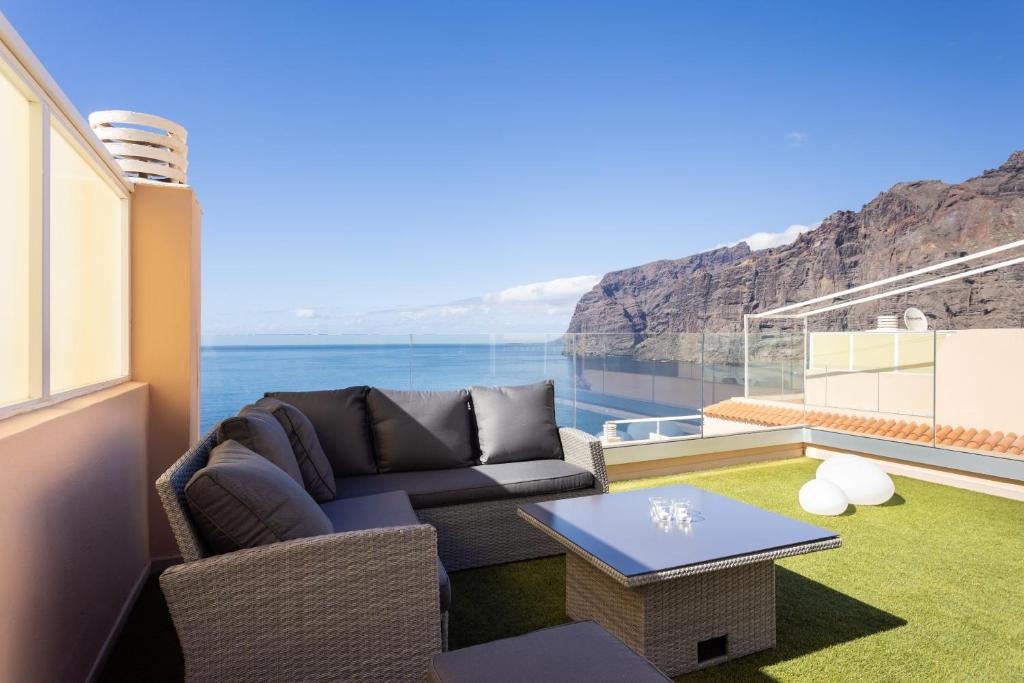 SPECTACULAR PENTHOUSE WITH AMAZING VIEWS — photo 1