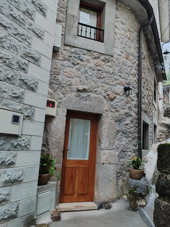 La casina de Tielve de Cabrales dentro del Parque Nacional Picos de Europa — photo 1