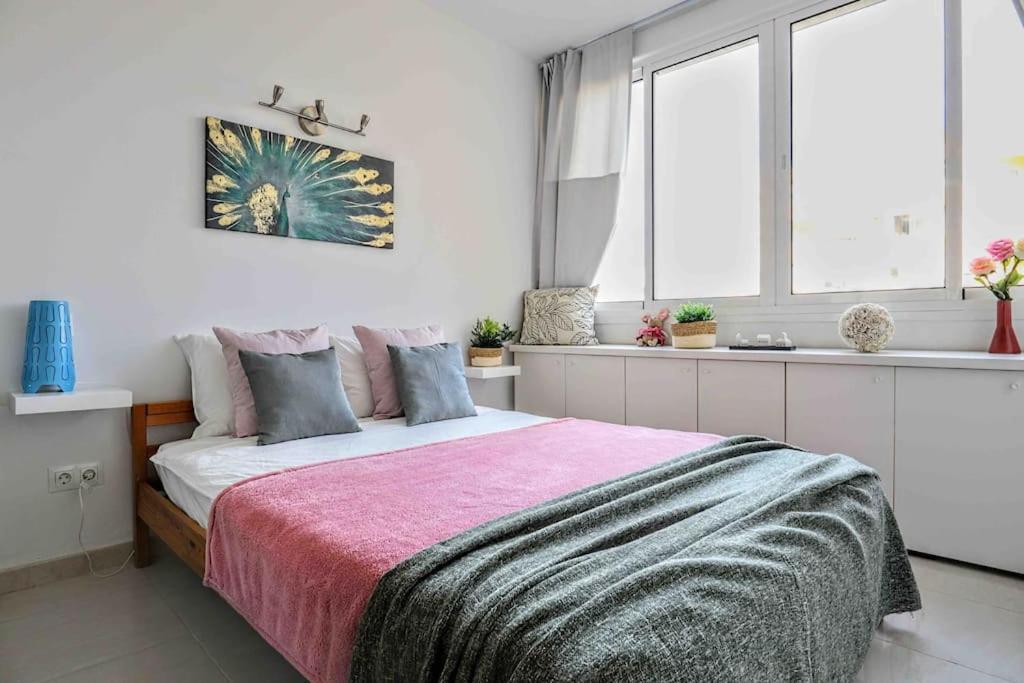 Tropical Holiday Apartment - Parking — photo 1
