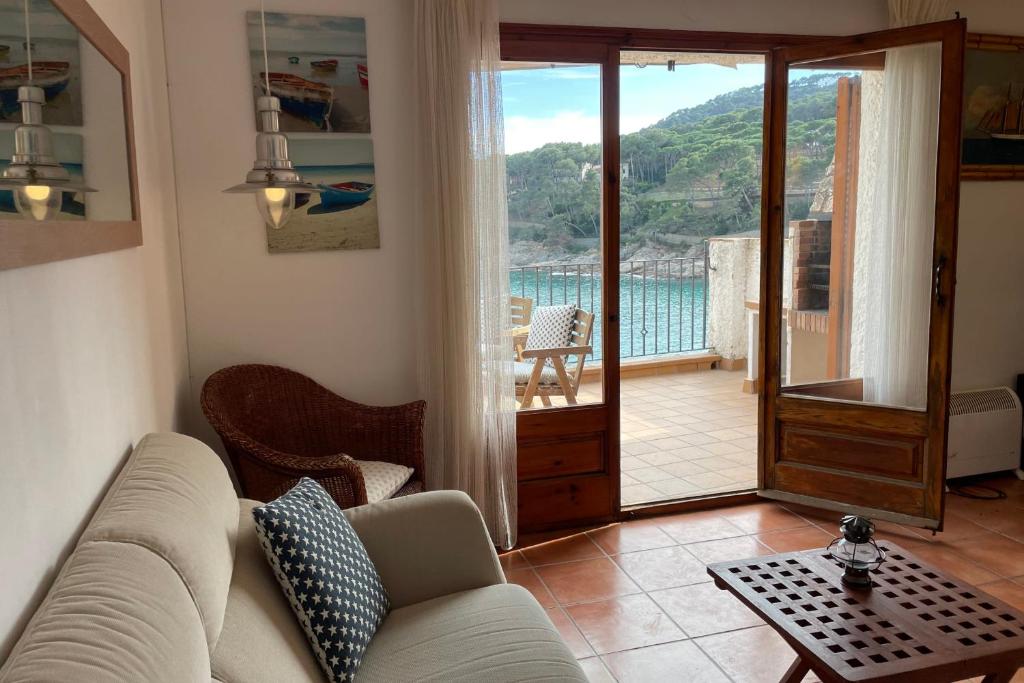 Tamariu Beach 2 · Terrace Penthouse on the Beach photo 3