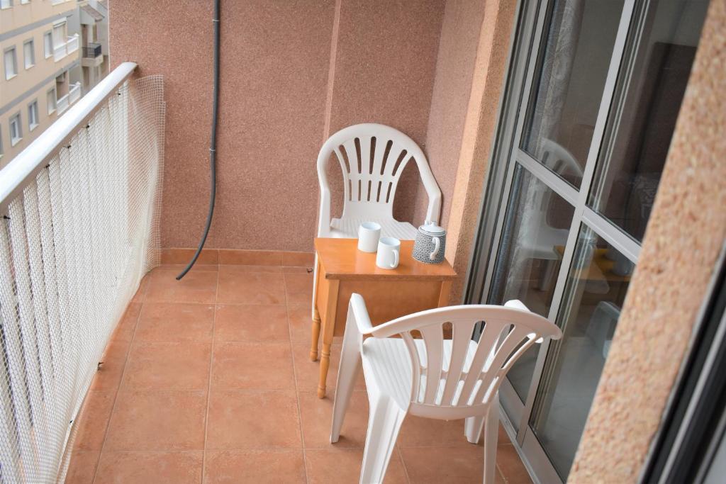Torri apartments - 3 mins walk to beach photo 3