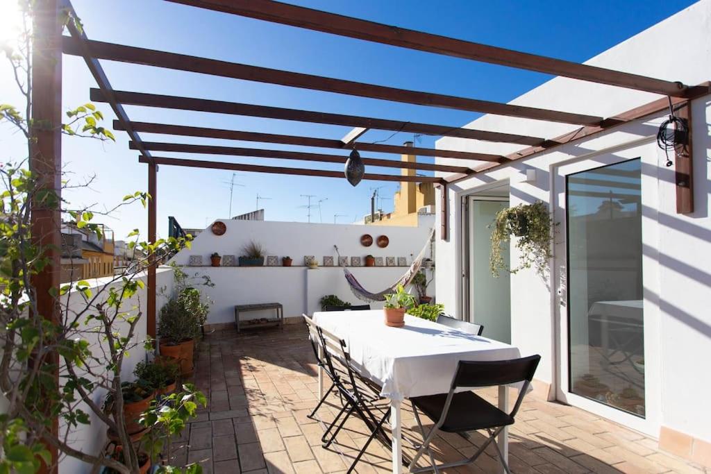Town house with rooftop terrace — photo 1