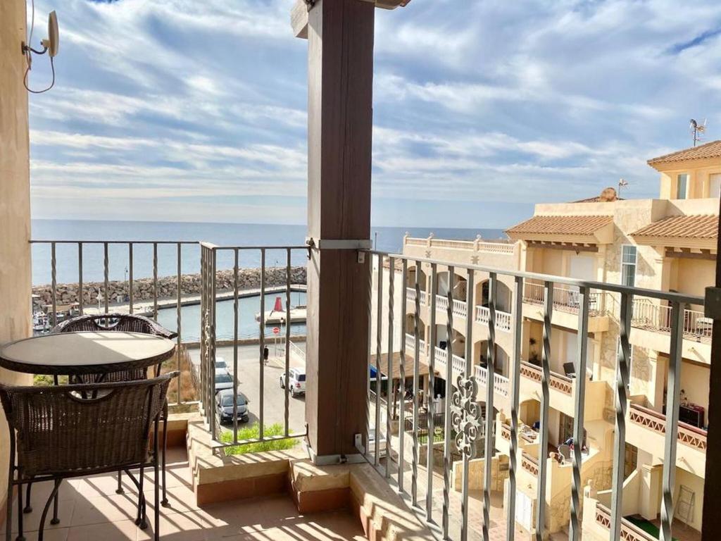 Apartment near the beach with sea views — photo 1