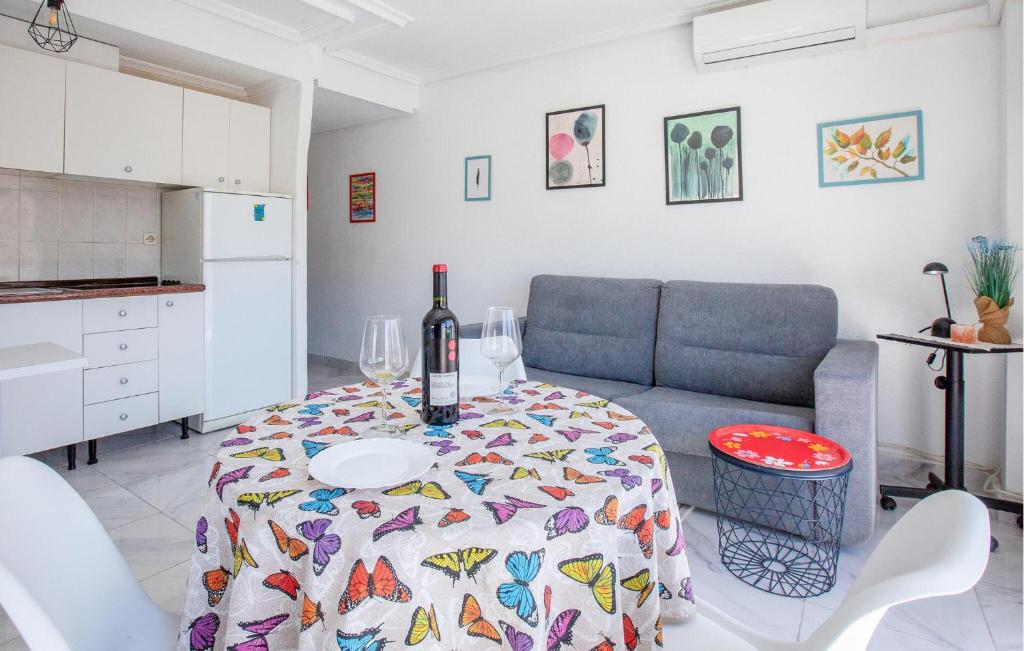 Awesome Apartment In Torrevieja photo 2