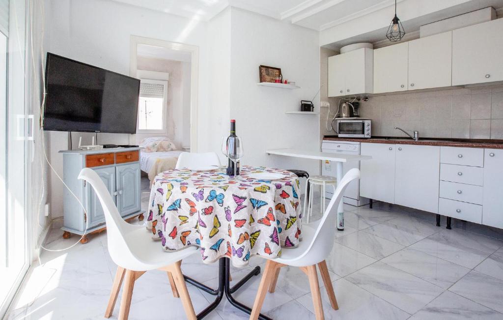 Awesome Apartment In Torrevieja photo 3