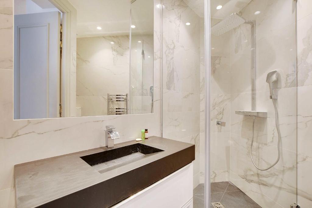 Amazing appart 3BR8P - Place de l'Etoile photo 3