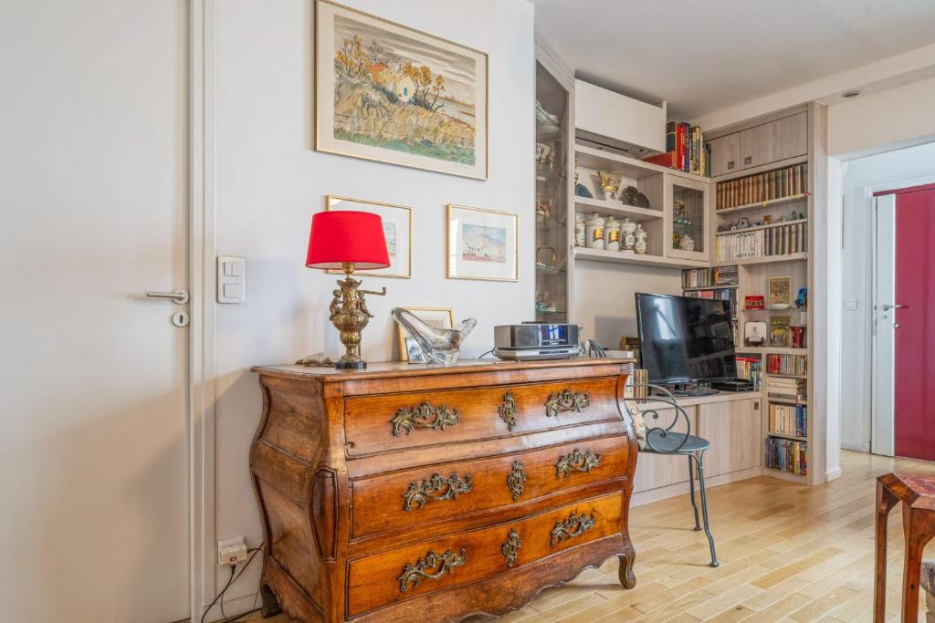 Apartment in the heart of the 8th arrondissement Paris - Welkeys photo 2