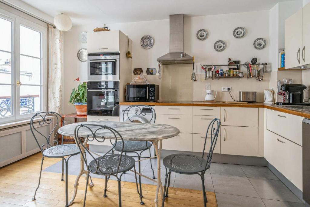 Apartment in the heart of the 8th arrondissement Paris - Welkeys photo 3