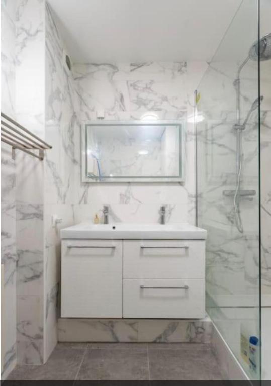 Appart La Défense 80m² w/ private Garden and Parking photo 3