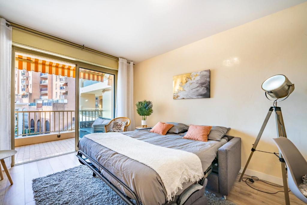 50m Monaco - Grimaldi forum - Larvotto Beach - AI photo 2