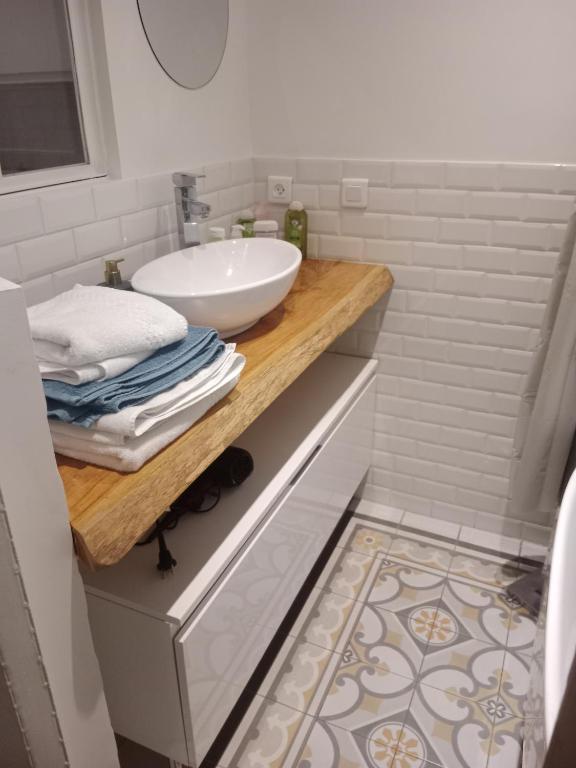 O 27 A 3 min du Palais de L'Élysée photo 3