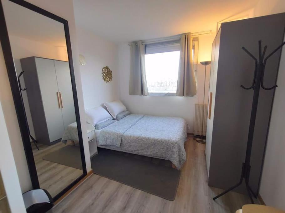 4 min walk to metro photo 2