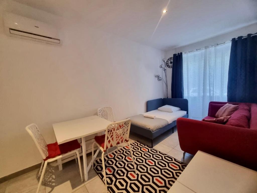 CARNIER avec Parking — photo 1