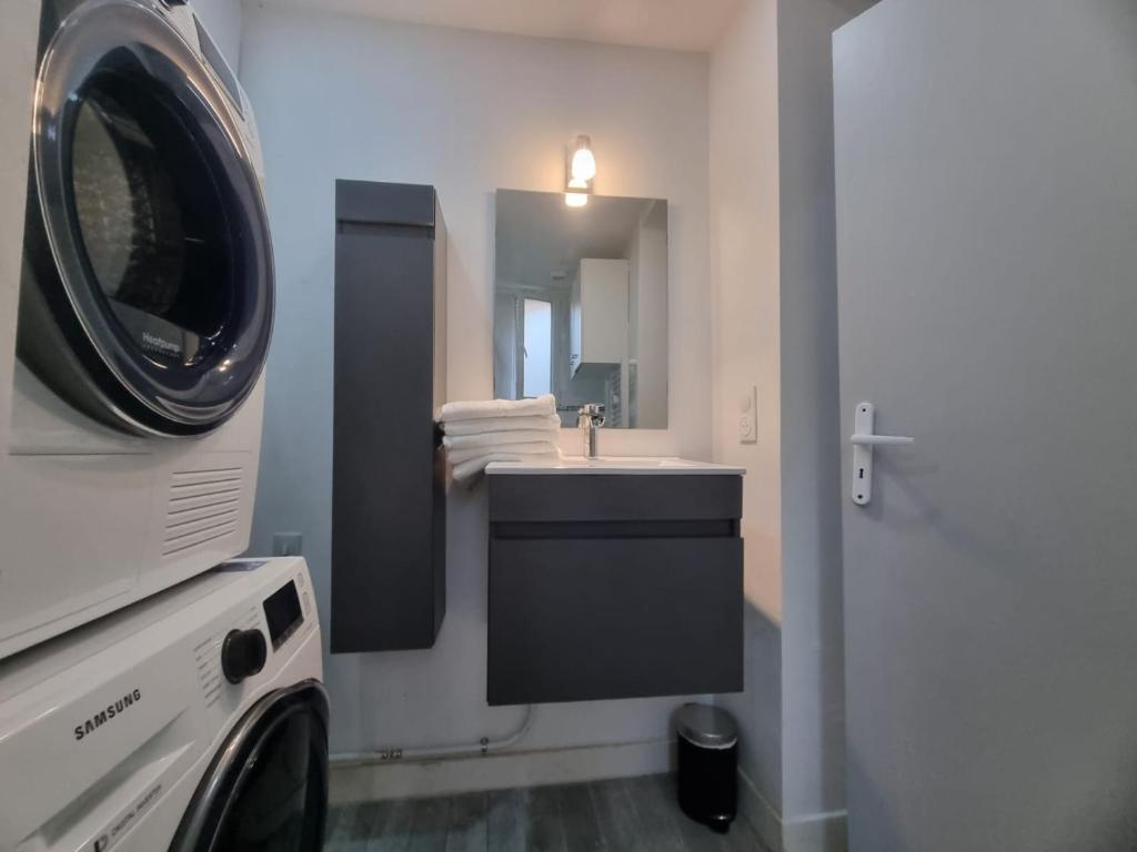 CARNIER avec Parking photo 3