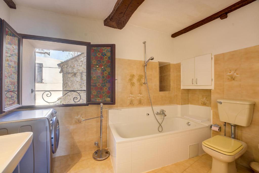 Ancienne Mairie Vieux Village Roquebrune 3 bedroom apartment photo 3