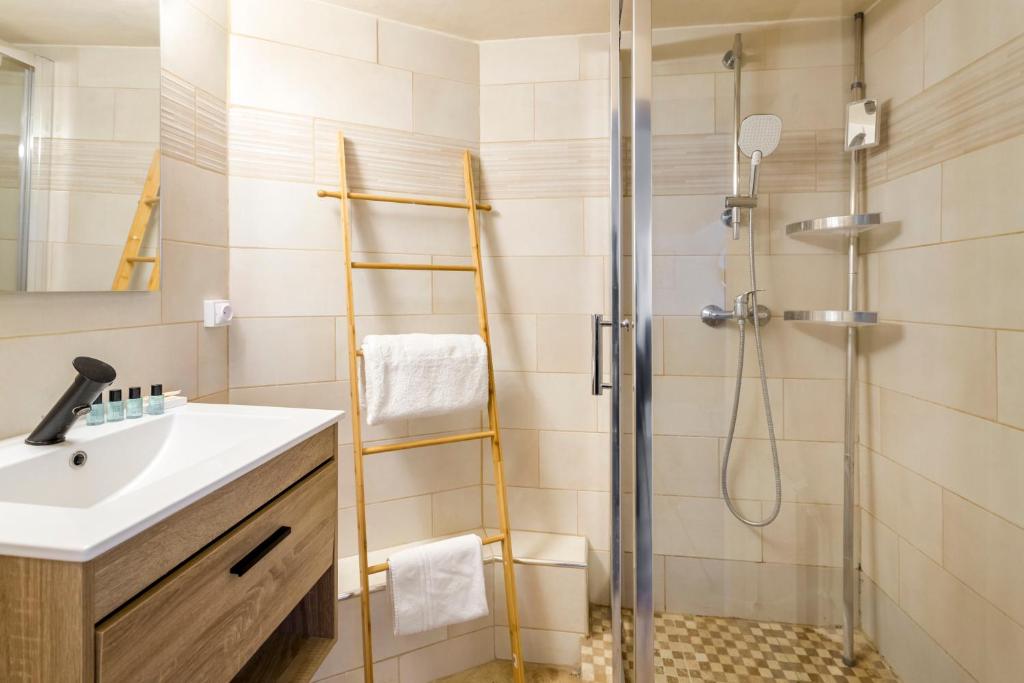 Artois Champs-Elysées with AC photo 3