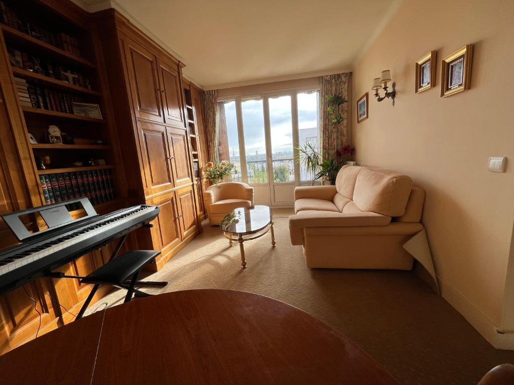 Booking.com: Hotels in Suresnes. Book your hotel now! photo 2