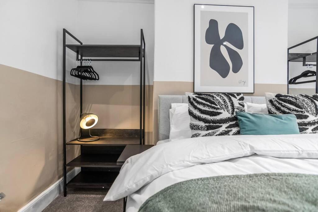 3 bedroom with parking by the station — photo 1