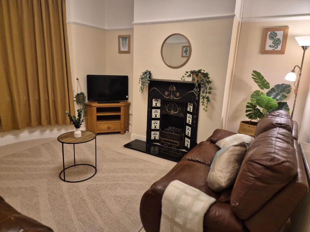 Spacious house with parking in excellent location — photo 1