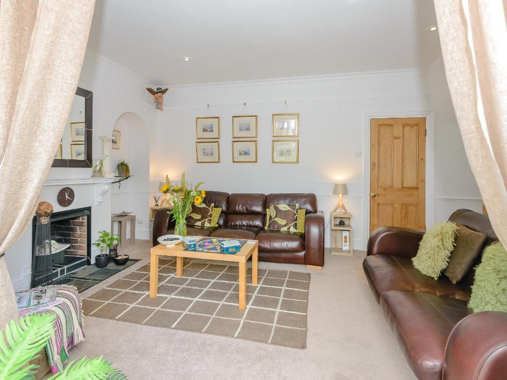 Number 1 Admiralty Cottages photo 2