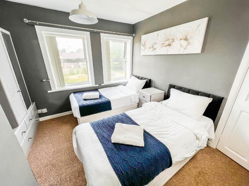 Spacious 3-Bed House in York Near University & City Centre with Free Parking & WiFi photo 2