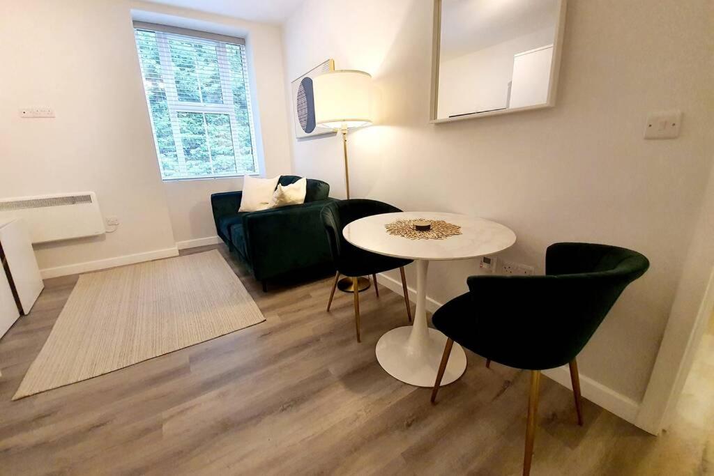 Town Centre 1 Bed, Close to the Beach with Parking photo 3