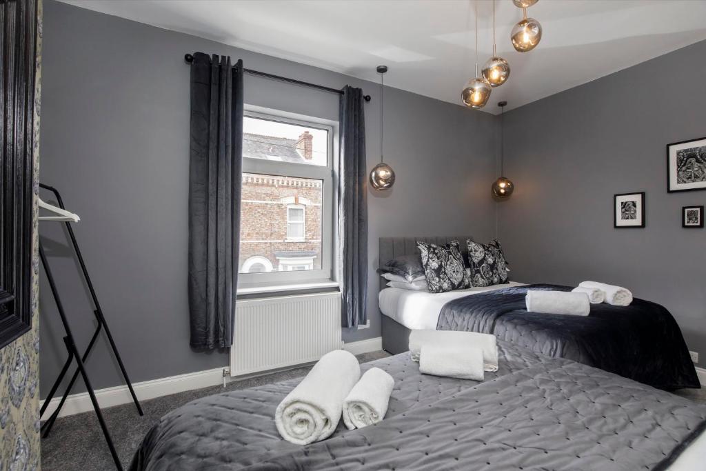 The Milton sleeps 8 close to York city centre pet friendly photo 2