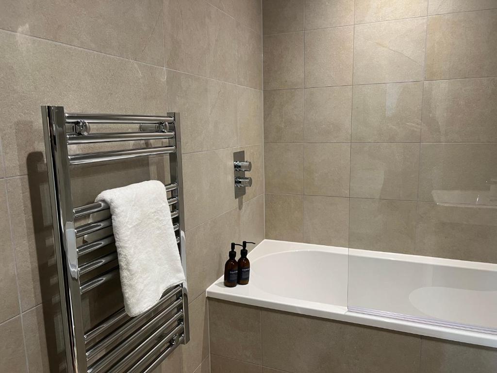 The Spitalfields Suite at Ryedale House photo 3