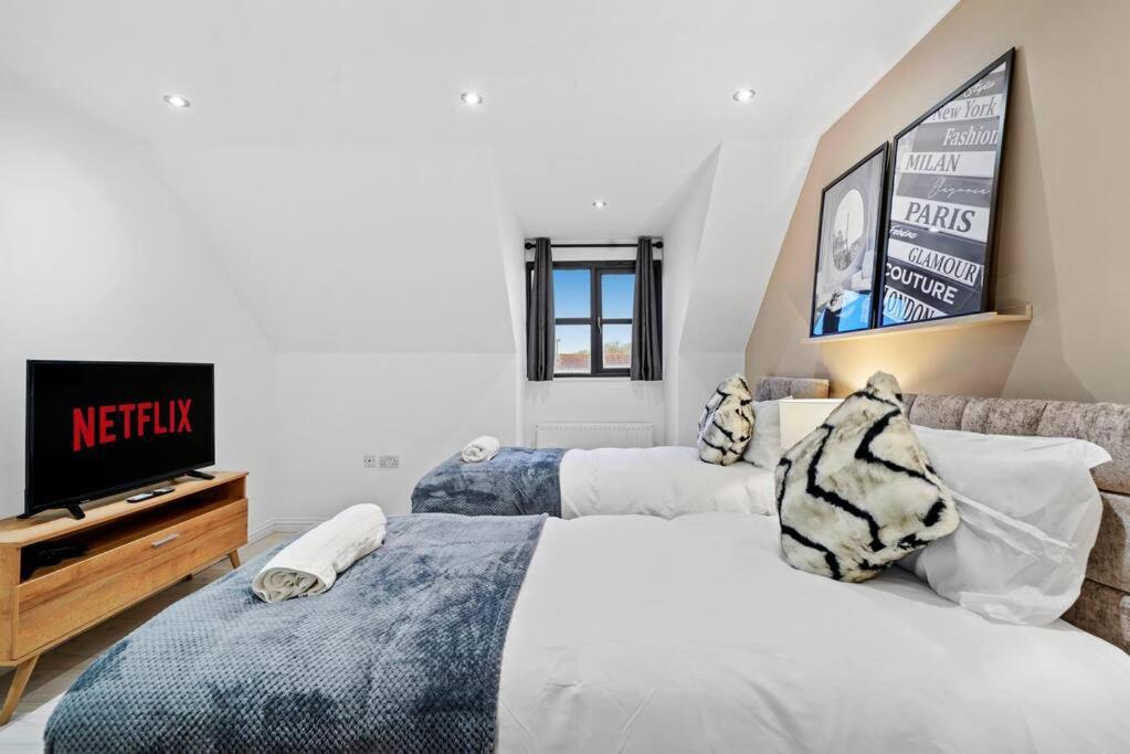 Luxury House with Pool Table photo 3