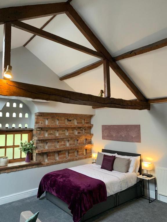 Studio 3B The Carriage House York 6m Village Location — photo 1