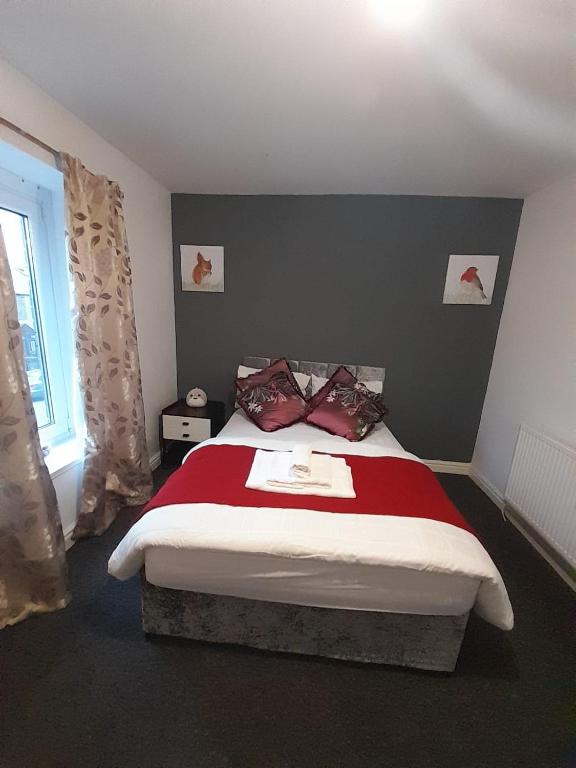 Entire Contemporary & spacious home & free street parking photo 2