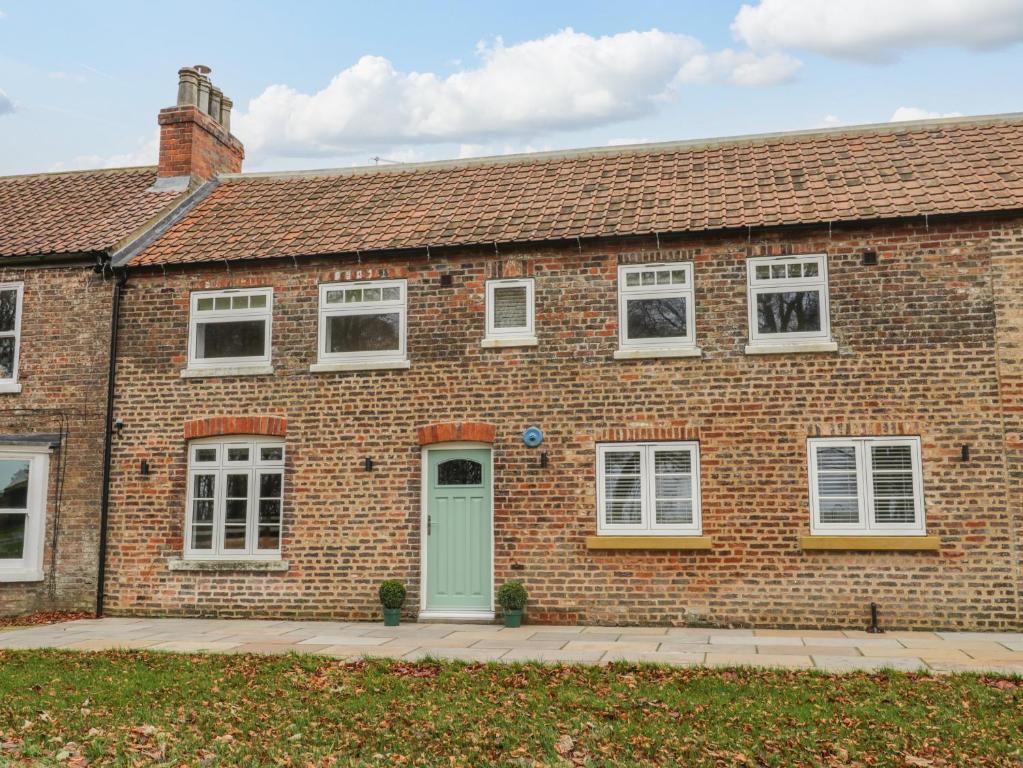 The Grooms Cottage — photo 1