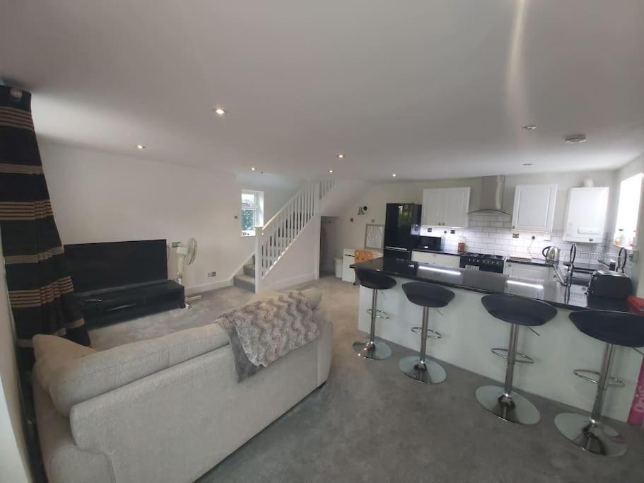 Booking.com: Hotels in Stony Stratford. Book your hotel now! — photo 1