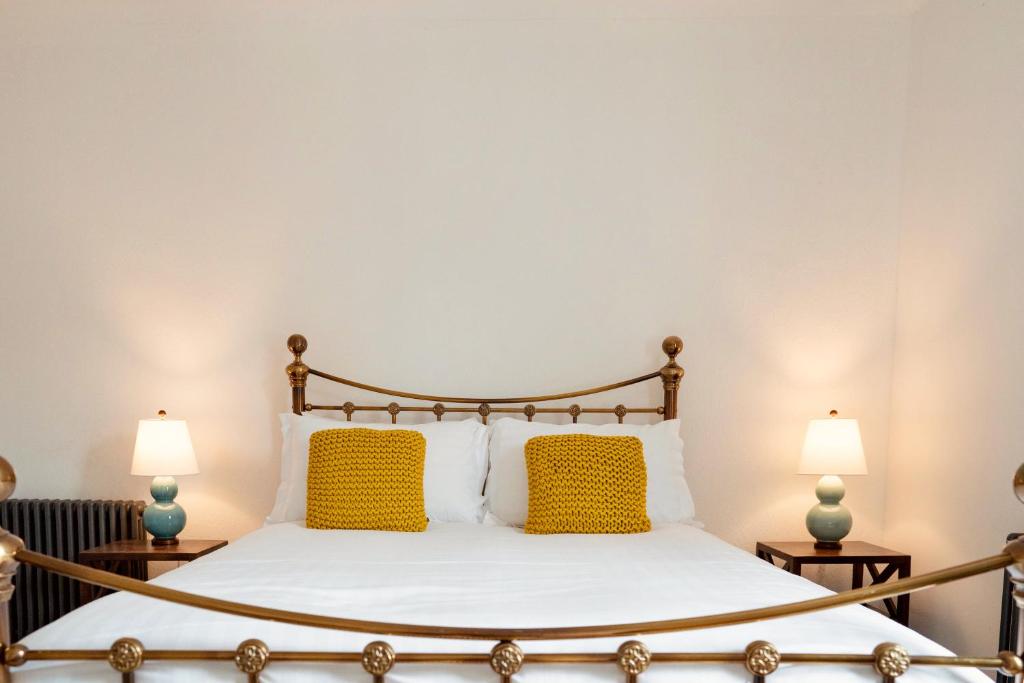 Stylish Retreat Inside City Walls — photo 1