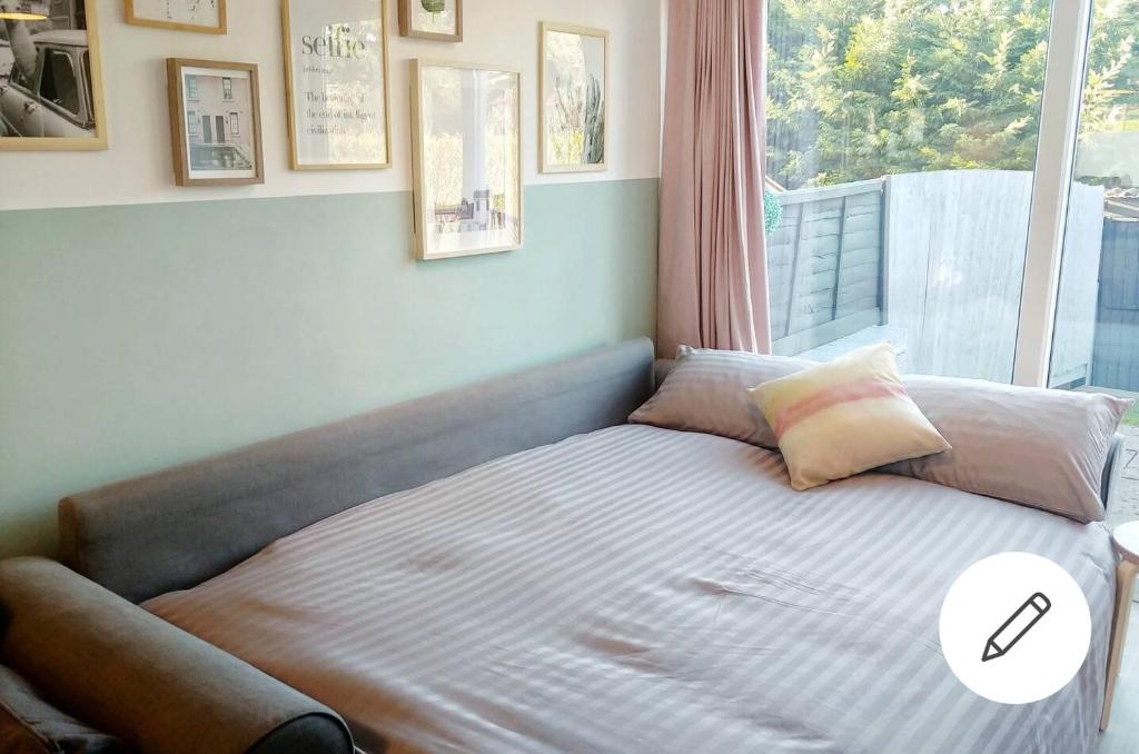 The Oldbrook Garden Flat photo 2