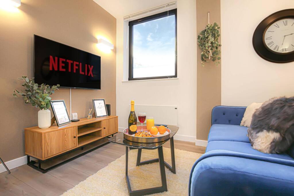 Luxury Apartment - Close to City Centre - Free Parking photo 2