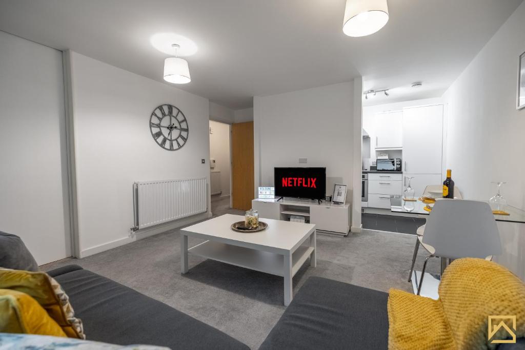 Modern 1 bed in central MK photo 3