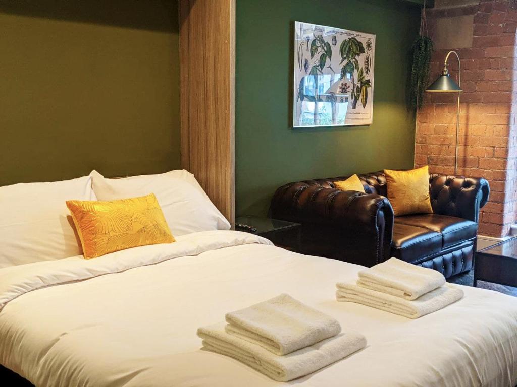 The Botanist's Hideout - Luxury Retreat with Parking photo 2