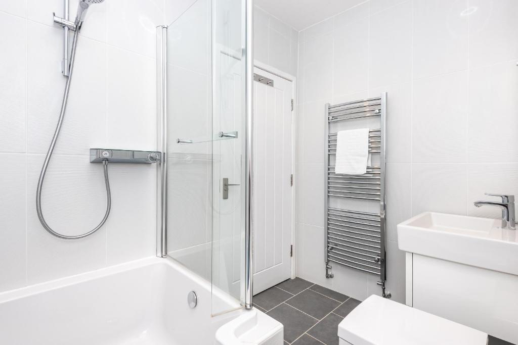 12 Bootham Court Stylish Modern 2-Bed Flat in York with Parking Pass the Keys photo 3
