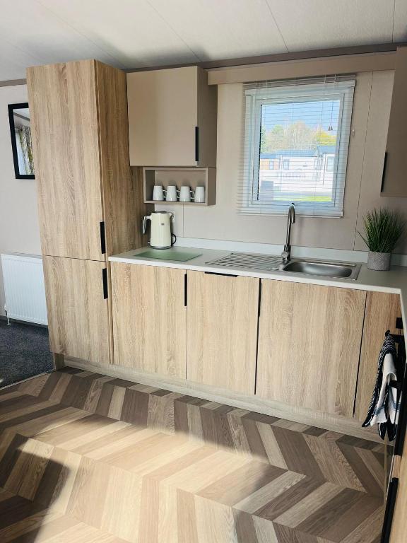 Stone Beck Lodge with Hot Tub photo 3