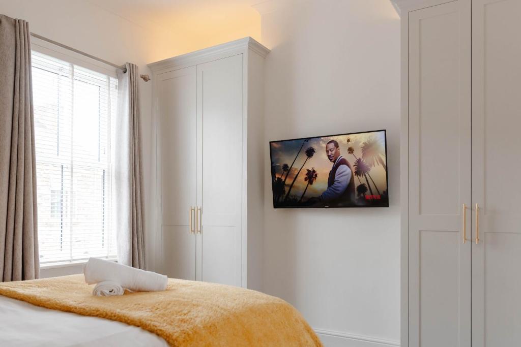 Stylish & Comfortable Modern Getaway photo 2