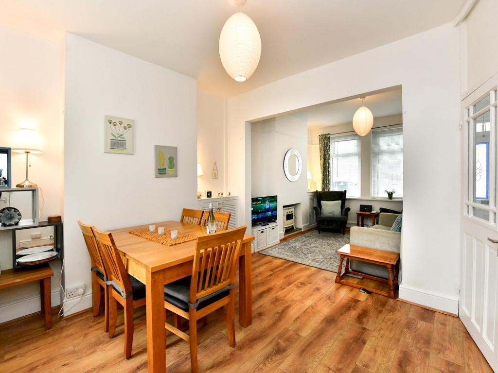 Cosy 2 bed home in Canton - Pass the Keys photo 3