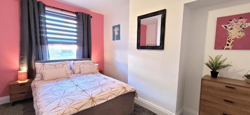 Charming Victorian Terrace near City with Free Parking photo 2